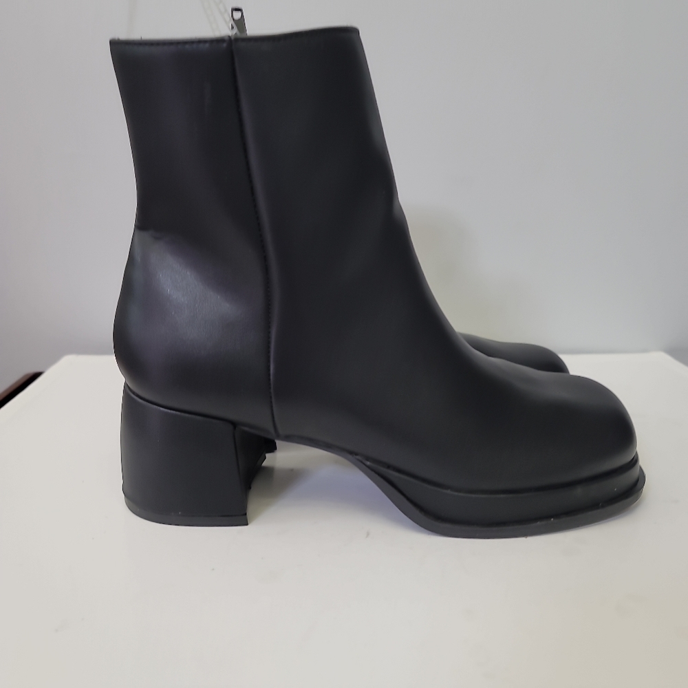 Steve Madden JCobra  Low Platform Boot